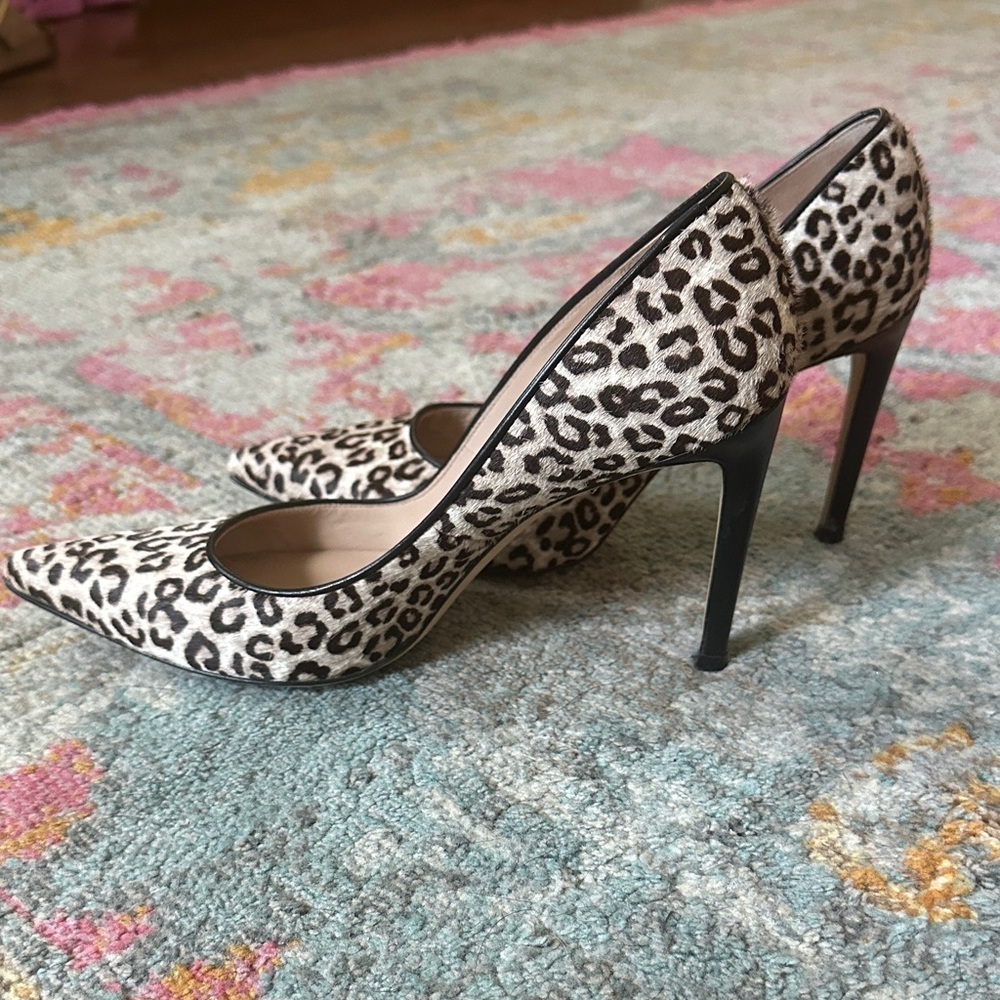 Stuart Weitzman Royal Legend Spotted Leopard Stiletto Pump - dyed calf fur EUC - Picture 5 of 9